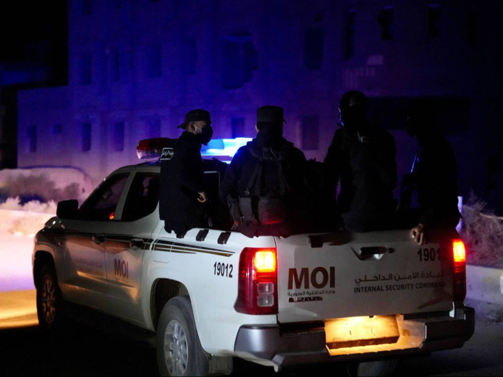 الأمن الداخلي يلقي القبض على تاجر مخدرات احتجز طفلاً بريف دير الزور