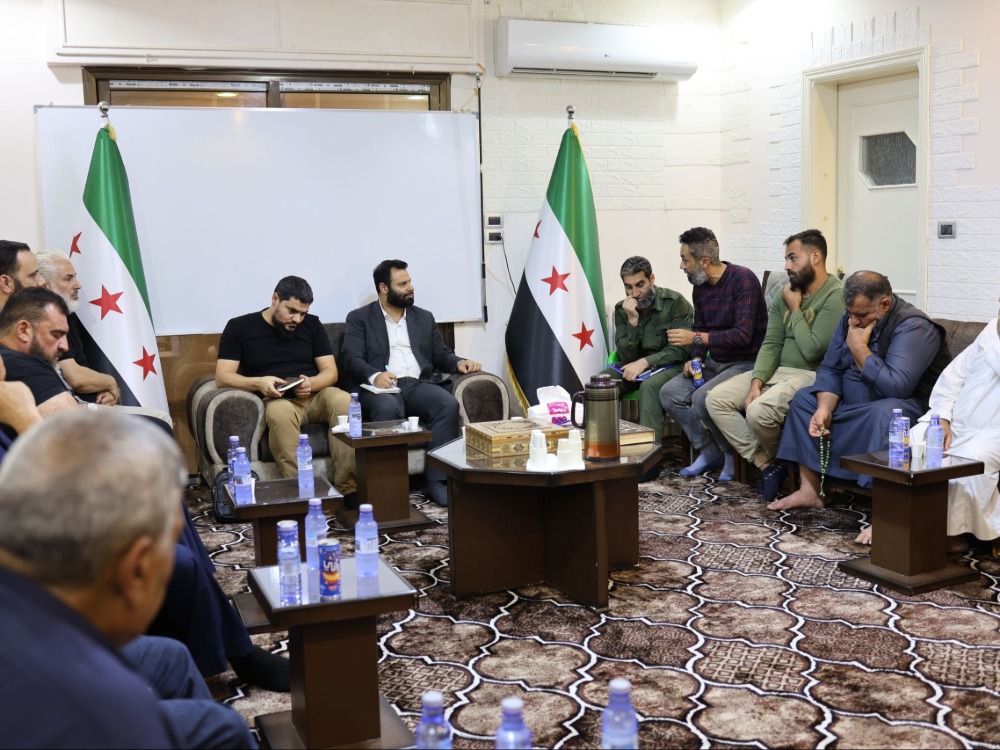 قائد الأمن الداخلي في درعا يلتقي وجهاء بلدة قرفة لمتابعة الأوضاع الأمنية