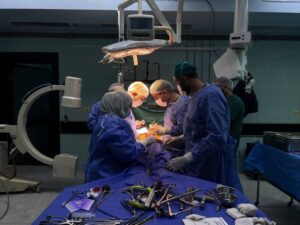 وزارة الصحة تنهي حملة علاج مجانية بمعاينة 200 مريض وعمليات جراحية في العمود الفقري