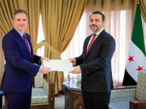 الشيباني يتسلّم أوراق اعتماد سفير كندا لدى سوريا