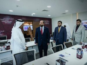 وزير الإعلام يزور وكالة الأنباء القطرية ويبحث مع مديرها سبل التعاون الإعلامي