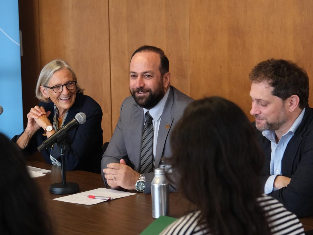 وزير الإعلام يناقش مع طلاب بجامعة كولومبيا تحديات المرحلة وإعادة بناء الإعلام