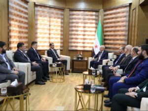 وزير النقل يبحث مع السفير الأردني تفعيل مشروع الربط السككي