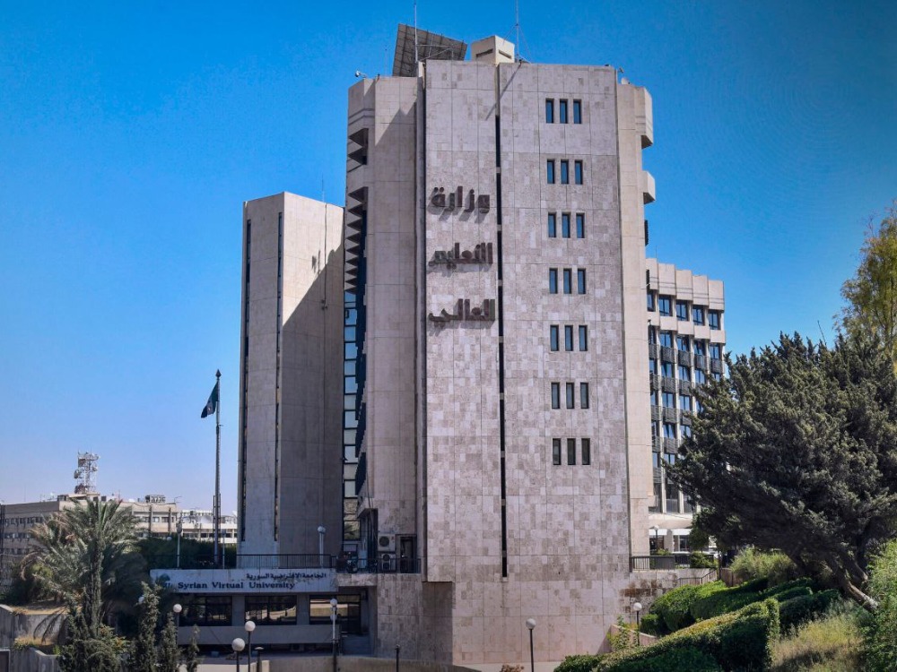 قرار جديد يسمح لطلاب الطب البشري بالجامعات الخاصة بالانتقال إلى السنة السادسة