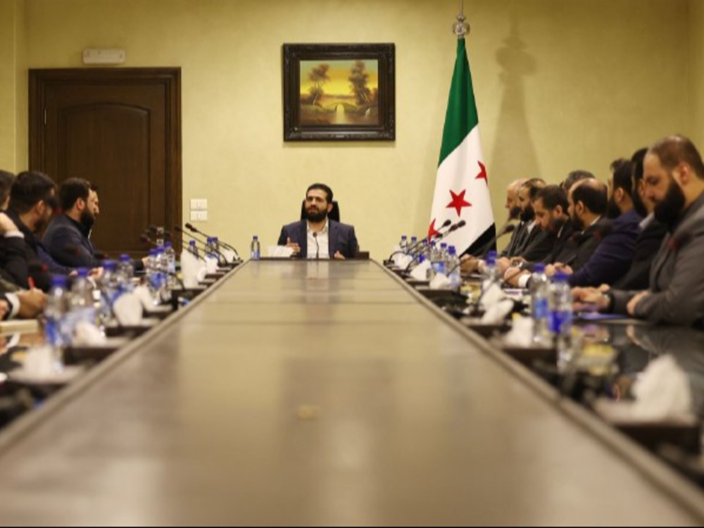 وزير الداخلية يلتقي قادة الأمن الداخلي في المحافظات سعياً لتحسين الأداء الأمني