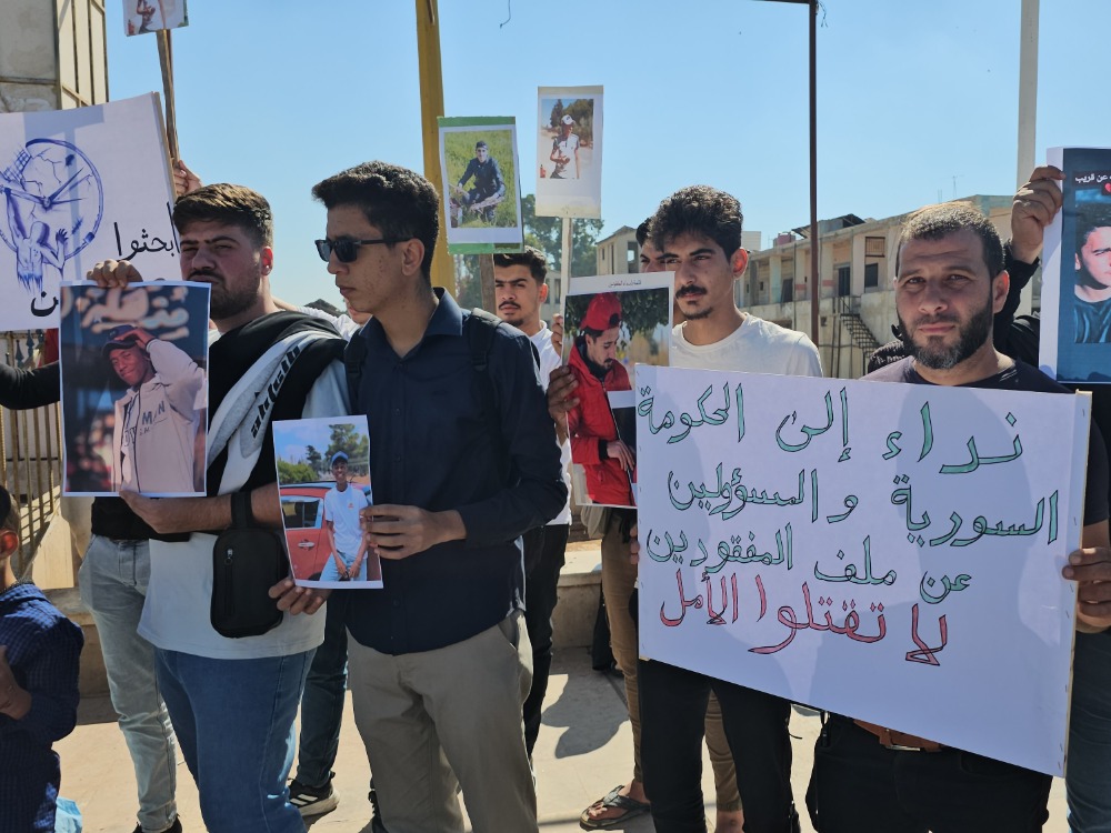 درعا.. عائلات تطالب الحكومة بالكشف عن مصير أبنائها المحتجزين والمفقودين في ليبيا