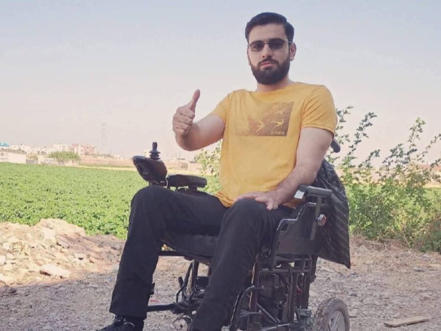 اشتهر بتبرعه بكرسيه المتحرك.. محافظ ريف دمشق يعزّي باستشهاد الشاب موفق هارون