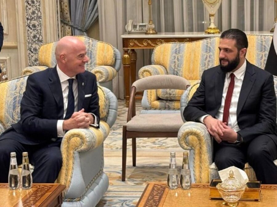 الرئيس الشرع يبحث مع رئيس "فيفا" سبل التعاون لتطوير كرة القدم في سوريا