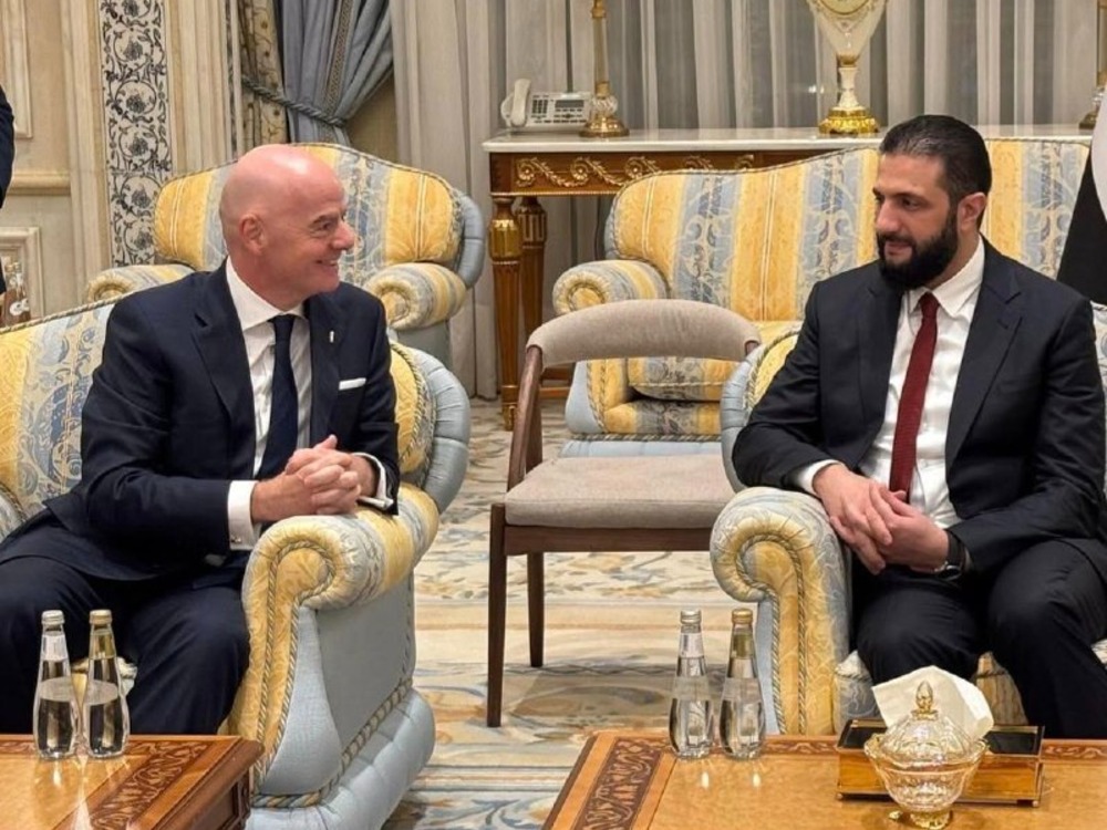 الرئيس الشرع يبحث مع رئيس "فيفا" سبل التعاون لتطوير كرة القدم في سوريا