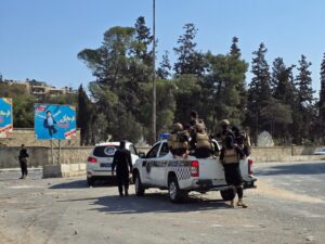 حلب.. عناصر الأمن تعيد انتشارها بين حيي الأشرفية والشيخ مقصود بعد عودة الهدوء إلى المدينة