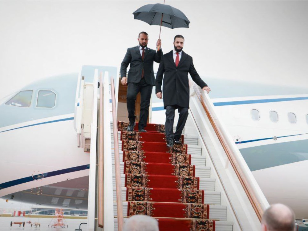 الرئيس الشرع يصل روسيا في زيارة رسمية لإجراء مباحثات مع نظيره الروسي