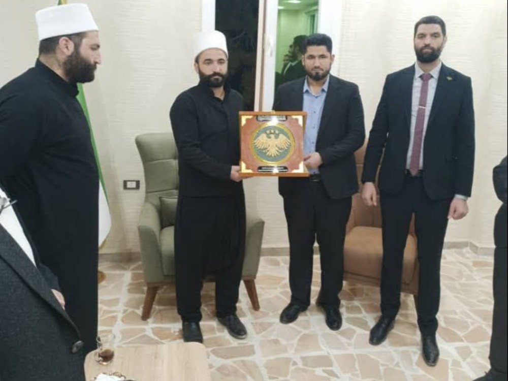 مدير أمن السويداء يكرم محافظ إدلب ويؤكد التنسيق بين الشمال والجنوب