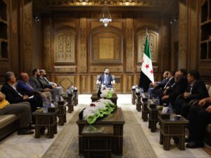 وزير الداخلية يبحث مع أعضاء من نقابة الصاغة وتجار الذهب سبل ضبط القطاع وتعزيز الحماية الأمنية