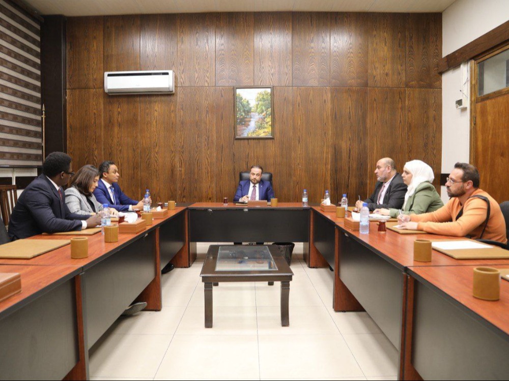 التربية وبرنامج الأغذية العالمي يبحثان تطوير برامج التغذية المدرسية