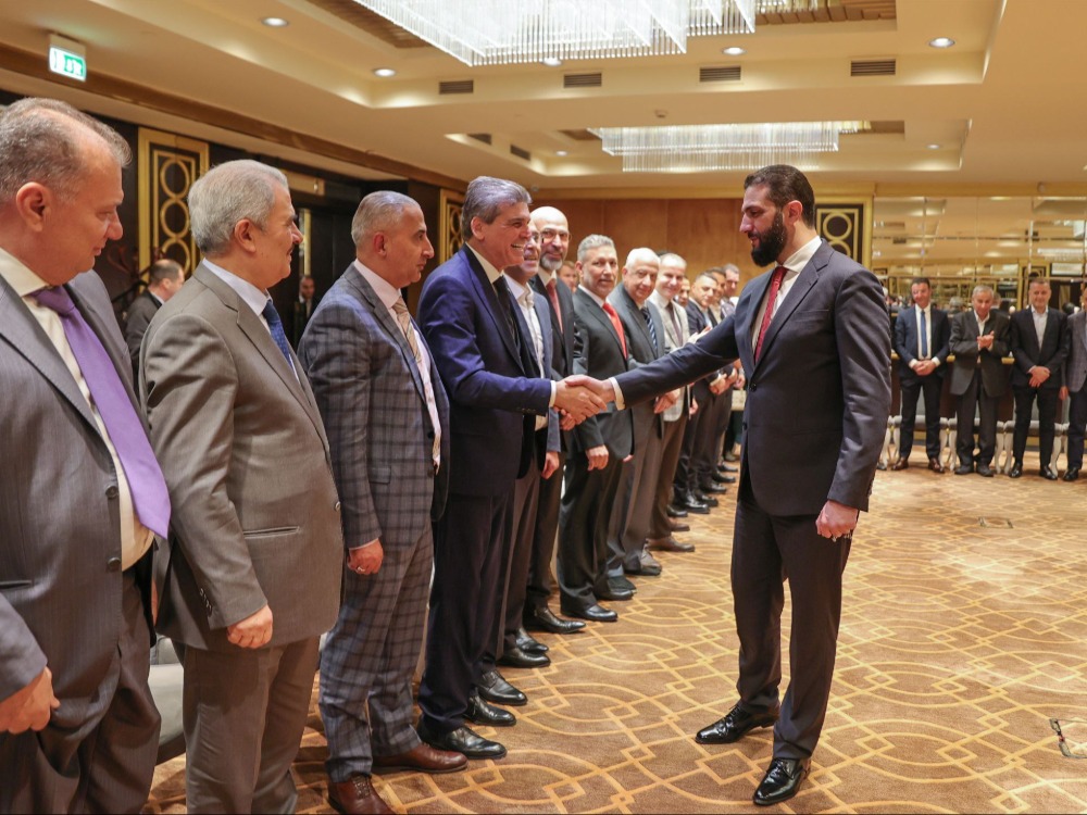 الرئيس الشرع يلتقي وفداً من الجالية السورية في روسيا