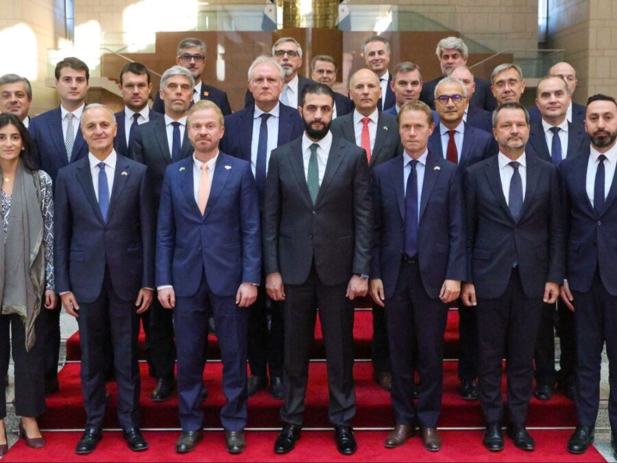 الرئيس الشرع يستقبل وفداً من رجال الأعمال والمستثمرين الفرنسيين