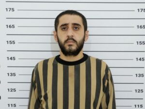 الداخلية تلقي القبض على متورط بإدارة مكاتب إعلامية وتهريب أسلحة لخلايا إرهابية