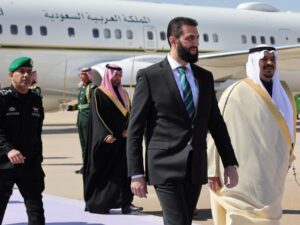 الرئيس الشرع يصل السعودية في زيارته الرسميّة الثالثة