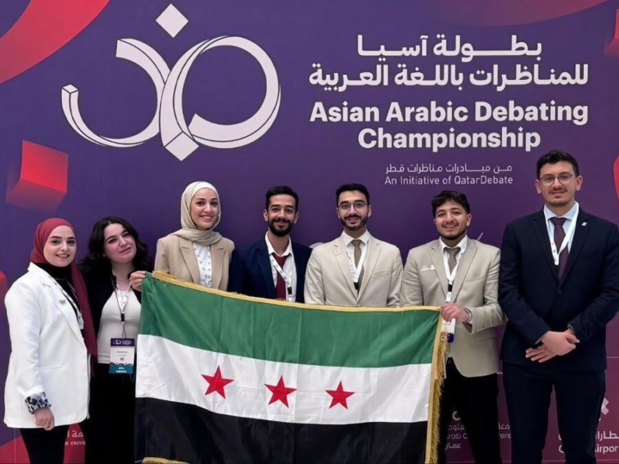 فريق جامعة دمشق يتأهل إلى ربع نهائي بطولة آسيا للمناظرات باللغة العربية