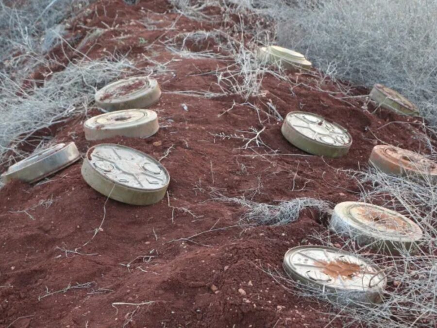 إصابة 3 عناصر من فرق الهندسة العسكرية أثناء تفكيك مخلفات الحرب بريف حماة