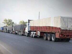 قافلة جديدة تدخل السويداء محمّلة بالمحروقات والمواد الإغاثية