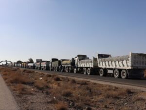 50 شاحنة غذاء ومواد بناء تدخل محافظة السويداء