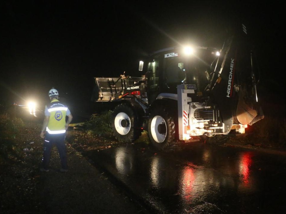 وزير الطوارئ: ظاهرة "التنين البحري" ضربت بانياس وفرق الطوارئ استجابت فوراً