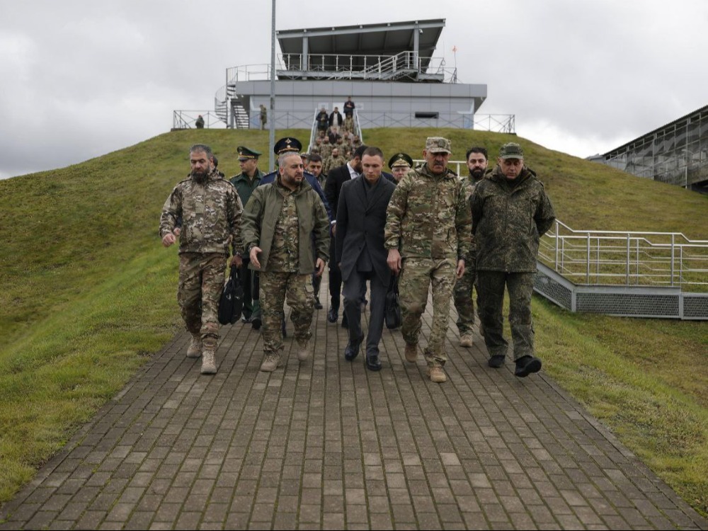 وزير الدفاع ينهي زيارة رسمية إلى روسيا