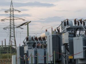 وزارة الطاقة: القدرة المستهدفة لتوليد الكهرباء تصل لـ5 آلاف ميغا واط