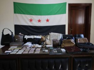 حلب.. المباحث الجنائية تلقي القبض على عصابة متخصصة بسرقة الحقائب النسائية