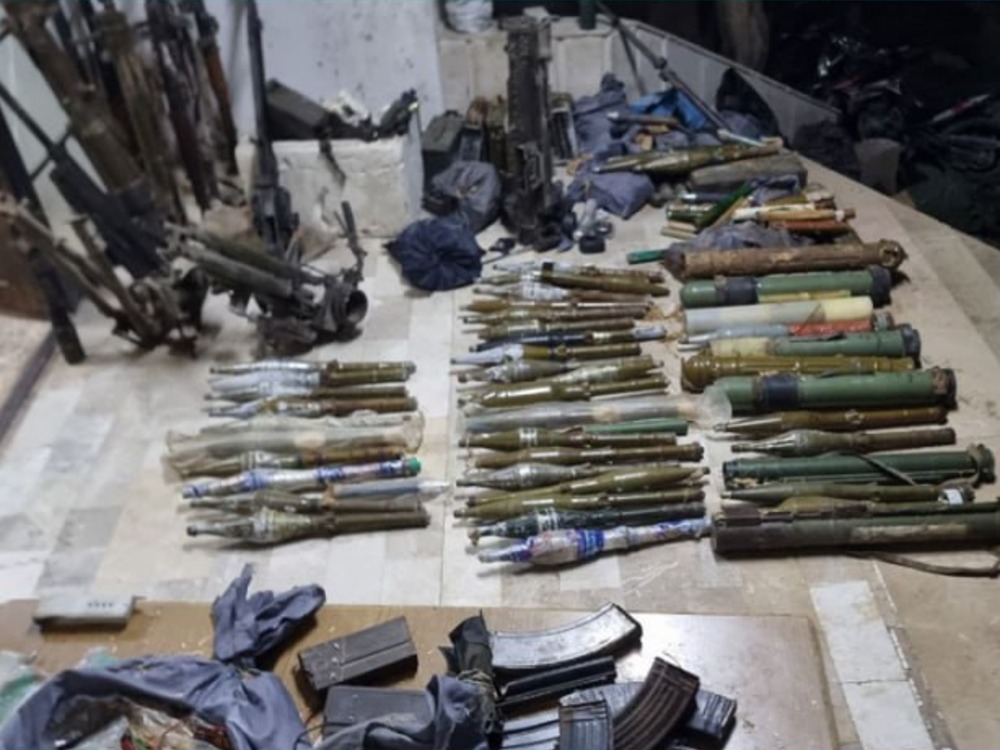 ضبط أسلحة وذخائر في منزل مهجور بمعضمية الشام