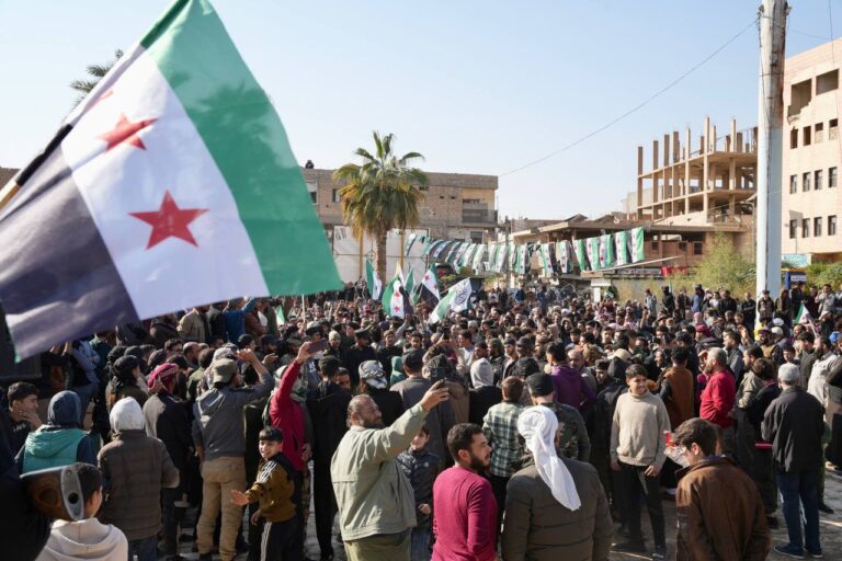 حشود شعبية لإحياء ذكرى ردع العدوان ورفض مشاريع التقسيم في دير الزور والرقة والحسكة