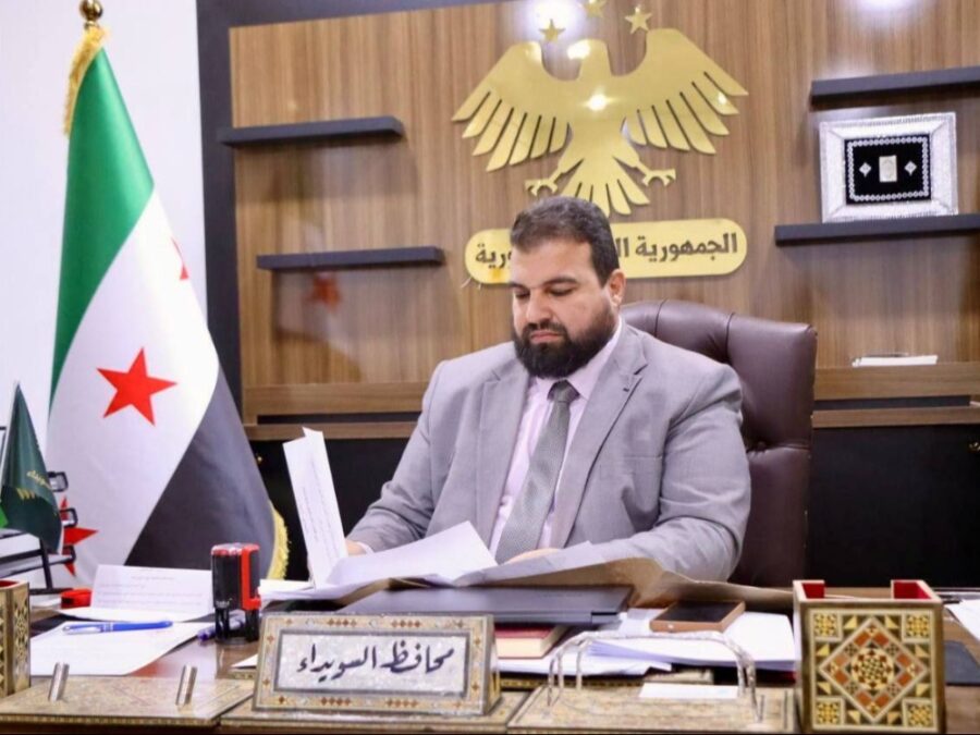 البكور يوقع قرار صرف الرواتب للعاملين في 29 مديرية في السويداء