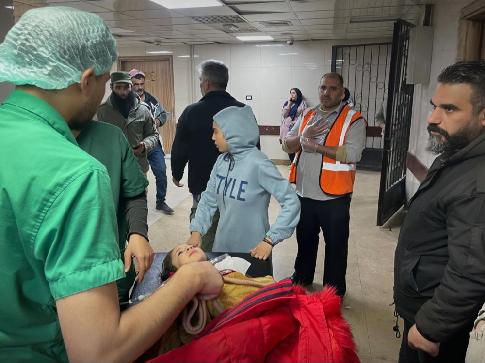 مدير صحة ريف دمشق: استشهاد 10 وإصابة العشرات بقصف إسرائيلي على بيت جن