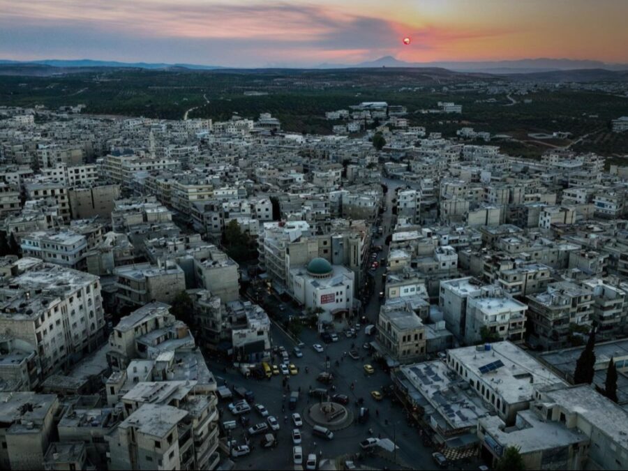 أجواء خريفية مستقرة وحارة نسبياً حتى مساء الأحد