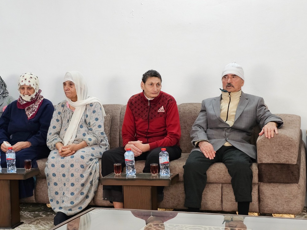 الداخلية: تحرير 5 مختطفين والقبض على متزعم العصابة بعملية أمنية بريف درعا