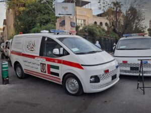 بدعم إماراتي.. هيئة الأعمال الخيرية العالمية تسلّم وزارة الصحة 16 سيارة إسعاف مجهّزة