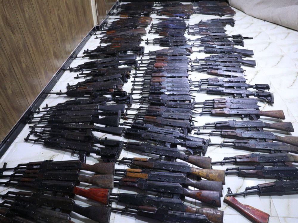 الأمن الداخلي يضبط مستودع أسلحة لفلول النظام البائد في البوكمال