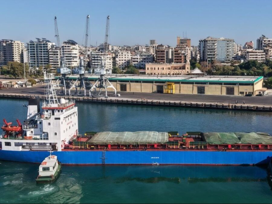 مرفأ اللاذقية يستقبل باخرة محملة بأسمدة اليوريا