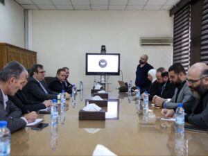 تعاون بين وزارة الإعلام والمصرف المركزي لدعم إصدار العملة الوطنية الجديدة