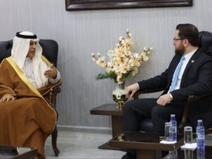 وزير التنمية الإدارية يبحث مع السفير السعودي مجالات التعاون المشترك