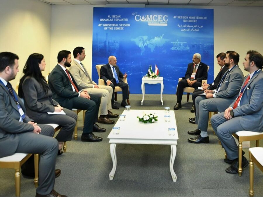 وزير الاقتصاد يلتقي نظيره العماني في إسطنبول لتعزيز التعاون الثنائي