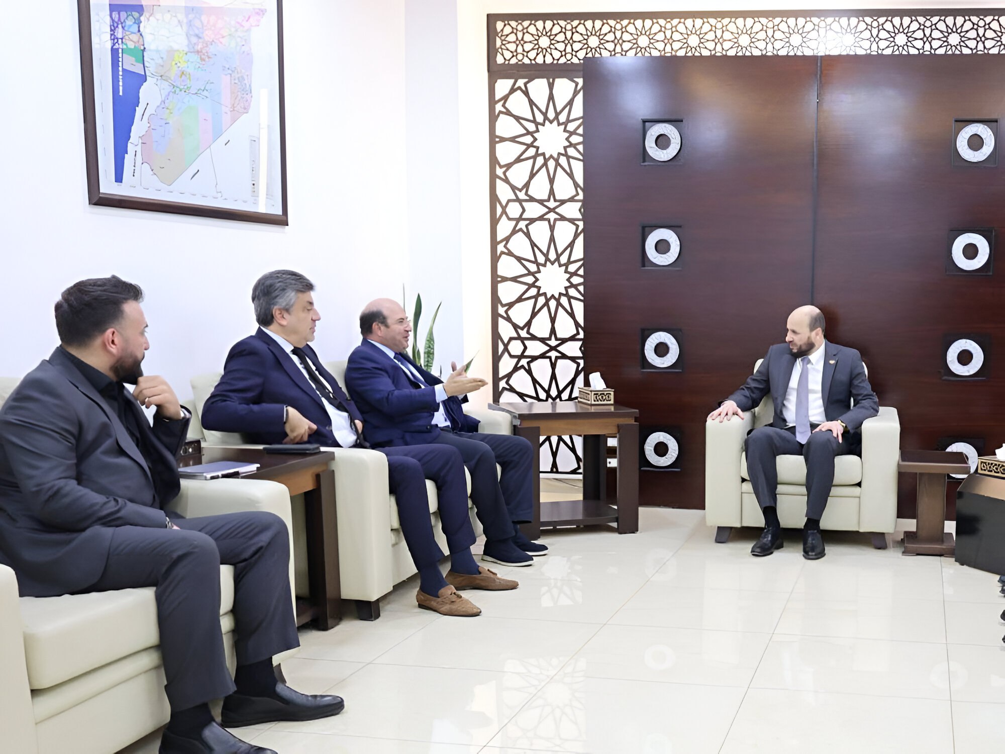 وزير الطاقة يبحث مع شركة «UNGAS» فرص التعاون والاستثمار في قطاع الطاقة