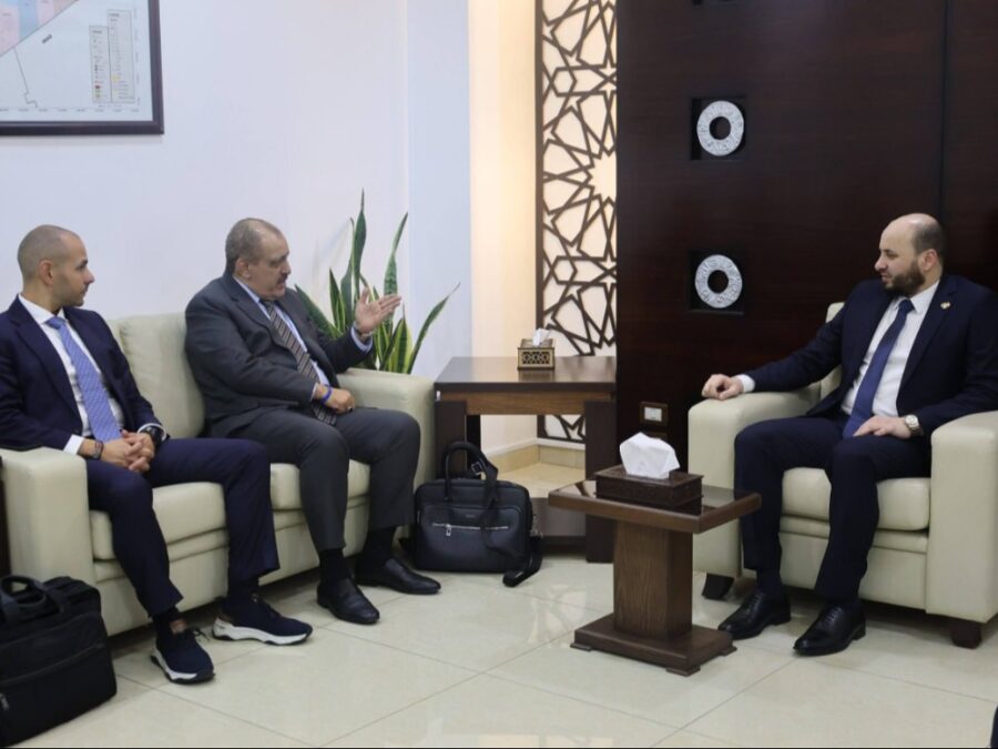 وزير الطاقة يبحث مع شركة الهلال الإماراتية فرص الاستثمار في قطاع النفط