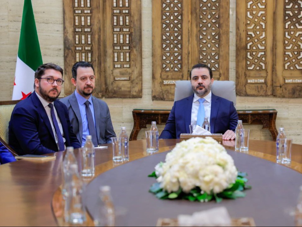 وزير الخارجية والمغتربين يستقبل رئيس معهد الشرق الأوسط في دمشق