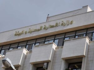 وزارة الإدارة المحلية والبيئة تجري تعيينات جديدة في محافظتي حماة واللاذقية