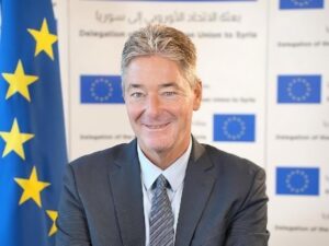 القائم بأعمال بعثة الاتحاد الأوروبي يؤكد أهمية الحوار المباشر مع المجتمع المدني