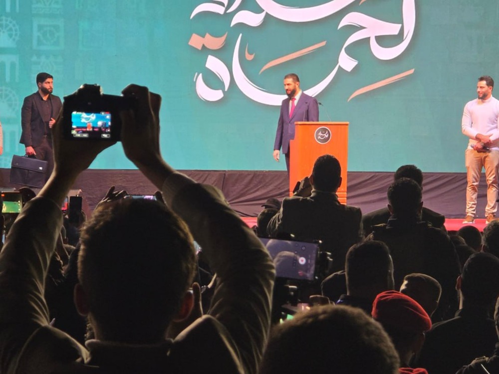 وصول الرئيس الشرع للمشاركة في حملة "فداء لحماة"