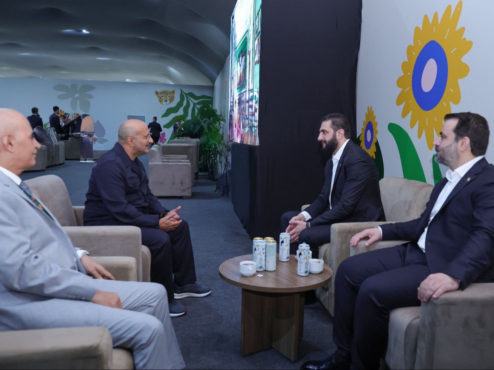 الرئيس الشرع يلتقي نائب رئيس مجلس القيادة الرئاسي اليمني على هامش مؤتمر المناخ