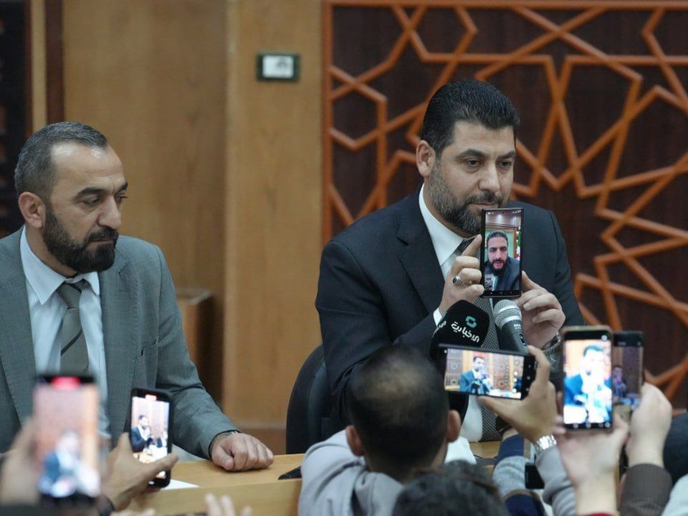 الرئيس الشرع يشارك في اجتماع مرئي لتعزيز السلم الأهالي في اللاذقية